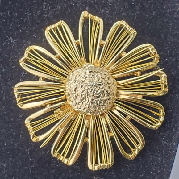 M.J. Ent. Flower Power Gold-tone Metal Brooch Pin - Picture 3 of 11